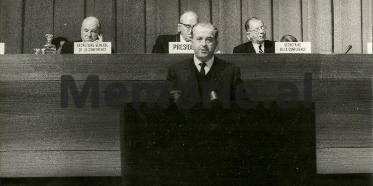 Akuzat e Enverit: “Kiço Ngjela ishte arrogant, na thoshte; ‘tregtia është më jep, të jap, ç’hyn këtu politika’, por bashkë me tregtinë që bënte ai, po na…”