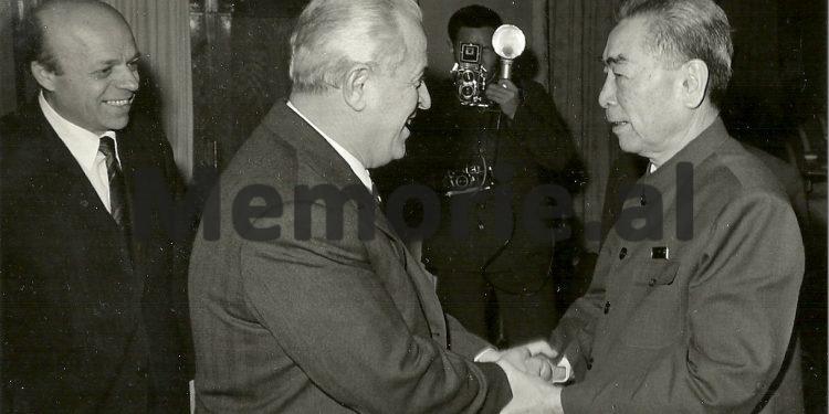 Akuzat e Enverit: “Kiço Ngjela ishte arrogant, na thoshte; ‘tregtia është më jep, të jap, ç’hyn këtu politika’, por bashkë me tregtinë që bënte ai, po na…”