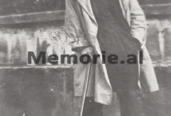 “Nëna ime e kishte djalë xhaxhai Enverin, por ai na pushkatoi vëllanë, që i prenë dhe kokën…”/ Ngjarja makabre e kushëririt që mbajti Enverin në Paris