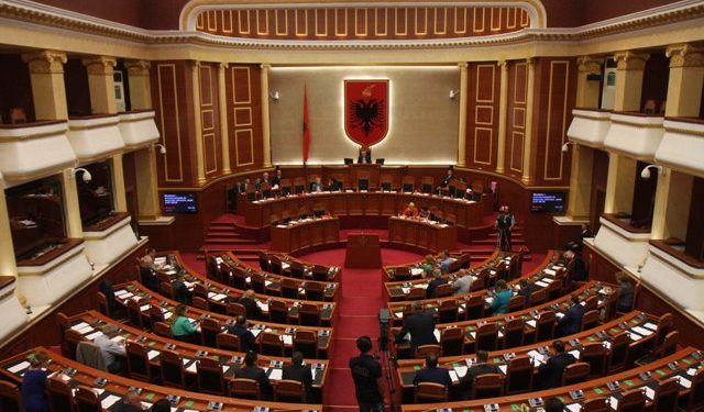 Zotërinj deputetë, sot jeni në provë: Mos lejoni që Edi Rama të na kthejë në diktaturë!