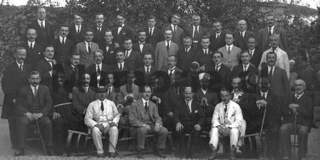 “Mbajti me bukë Enverin në Paris, por ai e shpërbleu me 10 vite burg në Burrel dhe roje te derrat në Gosë …”/ Dëshmia e nipit, për senatorin e deputetin