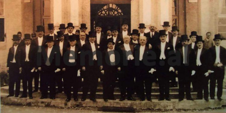 21 prill 1921, kur hapej Parlamentit i parë / Historia e panjohur e zgjedhjeve dhe votimeve në Shqipëri: nga dy parti në 1921-’24-ën, te Zogu dhe ato me gogla e një kandidat të Enverit