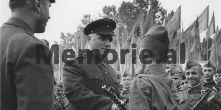 “Njësia tankiste që komandoja, kishte detyrë të mbronte Bllok-un, Komitetin Qëndror, e Kryeministrinë, dhe më arrestuan si…”/ Dëshmia e ish-nënkolonelit