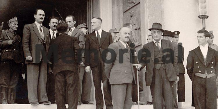 21 prill 1921, kur hapej Parlamentit i parë / Historia e panjohur e zgjedhjeve dhe votimeve në Shqipëri: nga dy parti në 1921-’24-ën, te Zogu dhe ato me gogla e një kandidat të Enverit