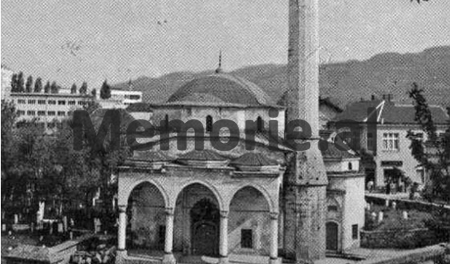 Letra sekrete e Enverit: Klerikët, me përjashtim të katolikëve, janë injorantë, dinë lutje përmendësh si hoxhallarët, por do i rrafshojmë nga faqja e dheut…”