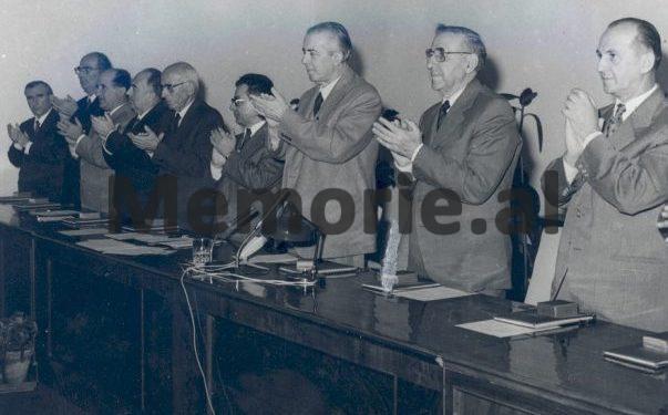 “Në Finiq, sekretari partisë dhe kryetari kooperativës, vanë të hiqnin ikonat e kishës, por u mblodhën 40 gra dhe i rrahën e i…”/ Fjala e Enverit në Byro