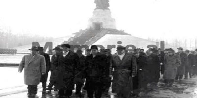 Dokumentet sekrete të CIA-s: “Hoxha akuzoi Hrushovin se ai vetë nxiti kultin e Stalinit, kurse Moska thotë se Tirana me studentët që ka në BS, ka bërë….”