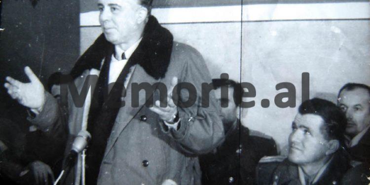 Letra sekrete e Enverit: Klerikët, me përjashtim të katolikëve, janë injorantë, dinë lutje përmendësh si hoxhallarët, por do i rrafshojmë nga faqja e dheut…”