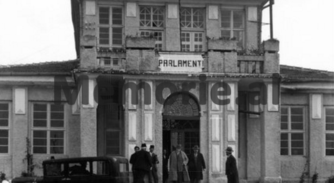 21 prill 1921, kur hapej Parlamentit i parë / Historia e panjohur e zgjedhjeve dhe votimeve në Shqipëri: nga dy parti në 1921-’24-ën, te Zogu dhe ato me gogla e një kandidat të Enverit