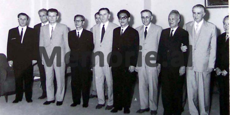 “Përse të lëmë avokatë si Suat Asllani dhe Koço Dilo, ç’i duhen Drejtësisë këta, kur në gjyq thonë se krimineli…”?!/ Fjala e Enverit në ’66-ën kur suprimoi Ministrinë e Drejtësisë