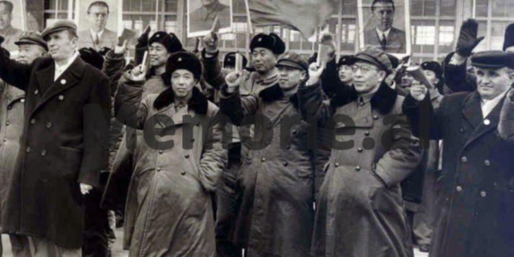 Letra sekrete e Enverit: Klerikët, me përjashtim të katolikëve, janë injorantë, dinë lutje përmendësh si hoxhallarët, por do i rrafshojmë nga faqja e dheut…”