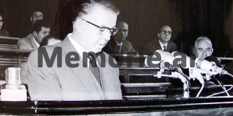 Letra sekrete e Enverit: Klerikët, me përjashtim të katolikëve, janë injorantë, dinë lutje përmendësh si hoxhallarët, por do i rrafshojmë nga faqja e dheut…”