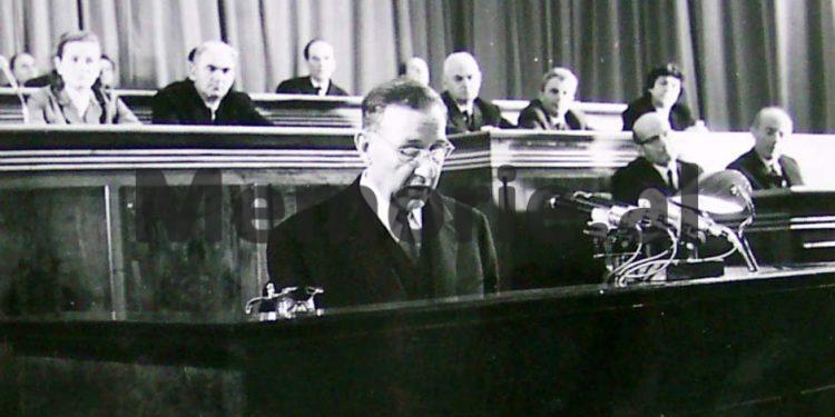 21 prill 1921, kur hapej Parlamentit i parë / Historia e panjohur e zgjedhjeve dhe votimeve në Shqipëri: nga dy parti në 1921-’24-ën, te Zogu dhe ato me gogla e një kandidat të Enverit