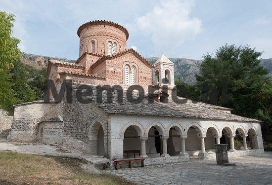 “Në Finiq, sekretari partisë dhe kryetari kooperativës, vanë të hiqnin ikonat e kishës, por u mblodhën 40 gra dhe i rrahën e i…”/ Fjala e Enverit në Byro