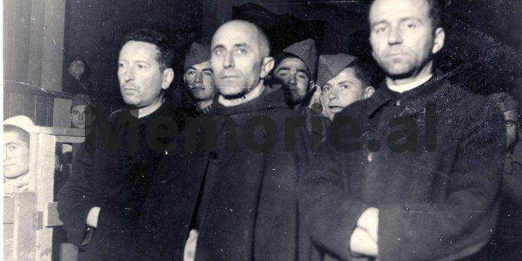 Letra sekrete e Enverit: Klerikët, me përjashtim të katolikëve, janë injorantë, dinë lutje përmendësh si hoxhallarët, por do i rrafshojmë nga faqja e dheut…”