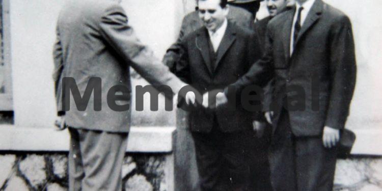 Dëshmia e truprojës: “Enveri në ‘61-in u bë si i çmendur për Pashalimanin, duke thyer xhamat me grushte, kurse në ’74-ën, Ramizi i ra në gjunjë Nexhmijes, duke qarë…”