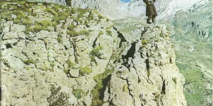 Dëshmia e ish-komandanti të kufirit: “Përse s’e kapnim dot ‘Qazim Belulin’, personazhin e filmit shqiptar, ‘I treti’, që disa vjet na solli vërdallë dhe…”?!