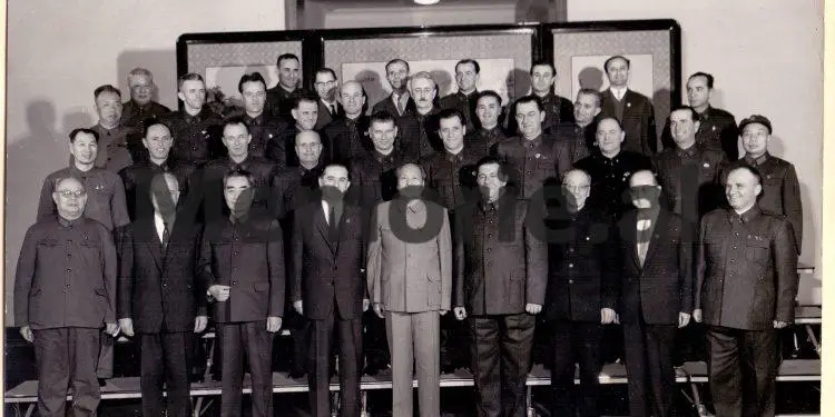 “Në Berat, populli bërtiste: ‘në litar, pushkatim për armikun e popullit’, dhe kur babai vdiq në Lapradha se nuk vinte mjeku, e varrosëm me qerre …”/ Historia tragjike e gjeneralit të famshëm