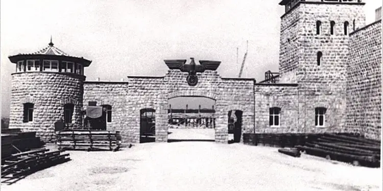 “Në Mauthausen ne sillnim drutë që do digjeshin shokët tanë dhe kur u ktheva në Tiranë, Enver Hoxha më tha: Mos ke qenë spiun i gjermanëve…”?!/ Rrëfimi tronditës i të mbijetuarit