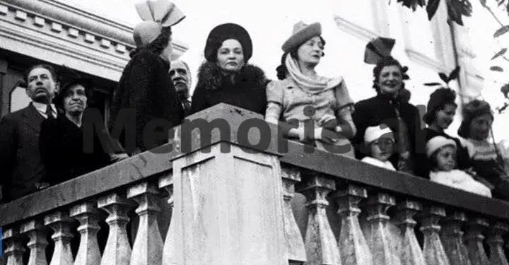 1 maj 1938-të, tragjedia ajrore me 19 viktima që “varrosi” hartën arkeologjike të Shqipërisë, dhuratat e dasmës së Mbretit Zog, dhe ku humbi jetën ambasadori, Xhaferr Vila