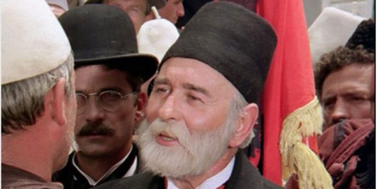 Diskutimi i Enverit në Byro: “Aktorja e re shqiptare, pa folur fare, me sytë e saj flet shumë dhe e lë në bisht të urës Brixhit Bardonë, kurse Prosi dhe Ndrenika…”