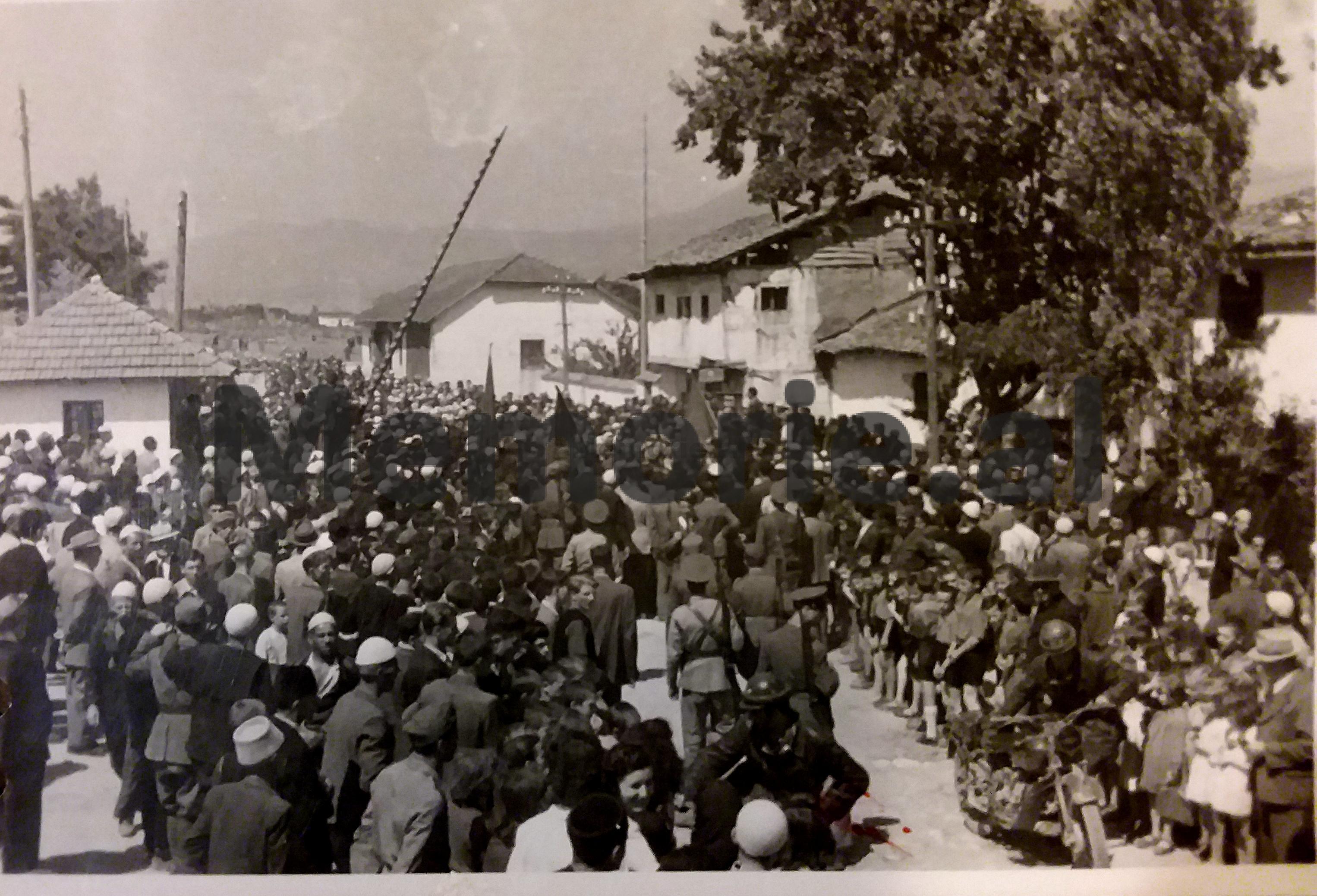 Seks porno video guruhi Bokira pornoni yiqitish