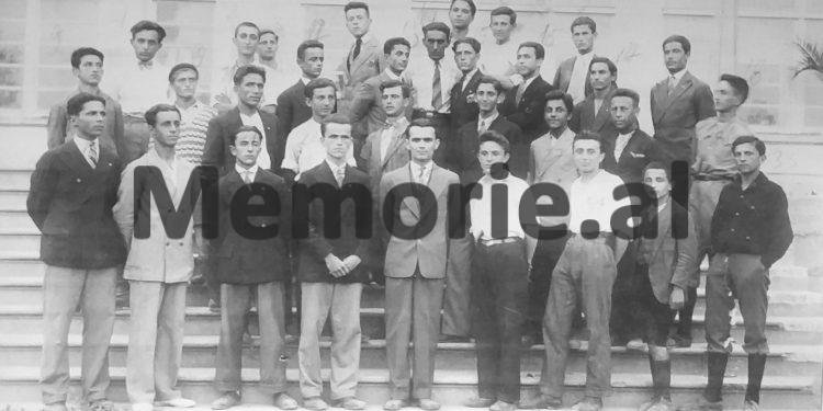 “Qemal Stafën e kisha shok klase në gjimnazin e Shkodrës dhe në gjyq, trupi gjykues i’u lut të mos pranonte se ishte komunist, por ai…”/ Dëshmia e rrallë e “shokut të prangave” nga Shijaku