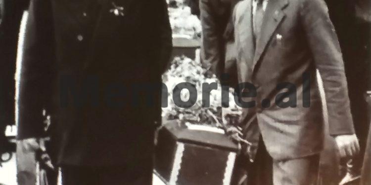 Rrëfimi i korrierit: “Babai im dyshonte te Enveri, por Qazim Mulleti i tha: Xan, ky është i yni…’, kurse më 4 maj ’42, shoqëruesin e Qemal Stafës, “Hekurin” e nisën në….”