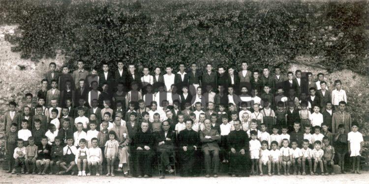 “Në qelitë e burgut në Shkodër pasi më lidhën këmbë e duar me tela, më torturuan barbarisht dhe…”/ Historia e panjohur e shkodranit që ruajti maskën e Fishtës