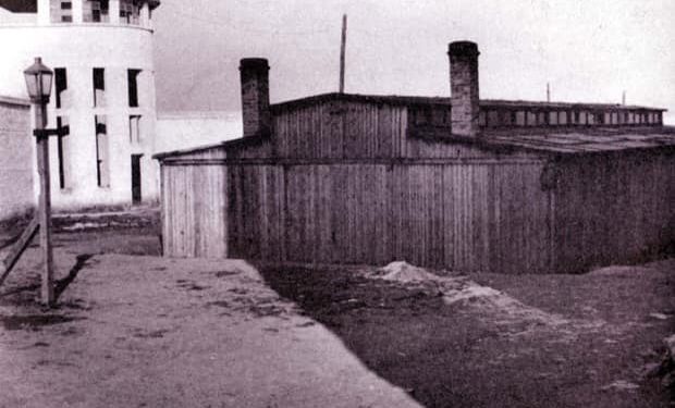 “Në Mauthausen ne sillnim drutë që do digjeshin shokët tanë dhe kur u ktheva në Tiranë, Enver Hoxha më tha: Mos ke qenë spiun i gjermanëve…”?!/ Rrëfimi tronditës i të mbijetuarit