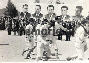 Fotot e panjohura / Si festohej 1 Maji gjatë periudhës së komunizmit: Nga udhëheqja që përshëndet klasën punëtore e cila “parakalon e lumtur”, te imitimet e “armiqëve”, si Mehdi Frashëri, Qazim Mulleti, etj.