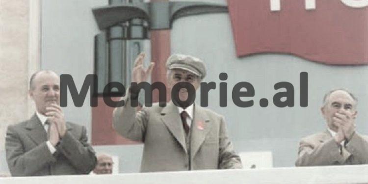 Fotot e panjohura / Si festohej 1 Maji gjatë periudhës së komunizmit: Nga udhëheqja që përshëndet klasën punëtore e cila “parakalon e lumtur”, te imitimet e “armiqëve”, si Mehdi Frashëri, Qazim Mulleti, etj.