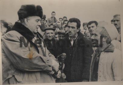 Biseda e Enverit: “Për të prishur një xhami, në asnjë mënyrë s’duhet me u acaru me popullin, mos provokoni, po se shembët sot…”