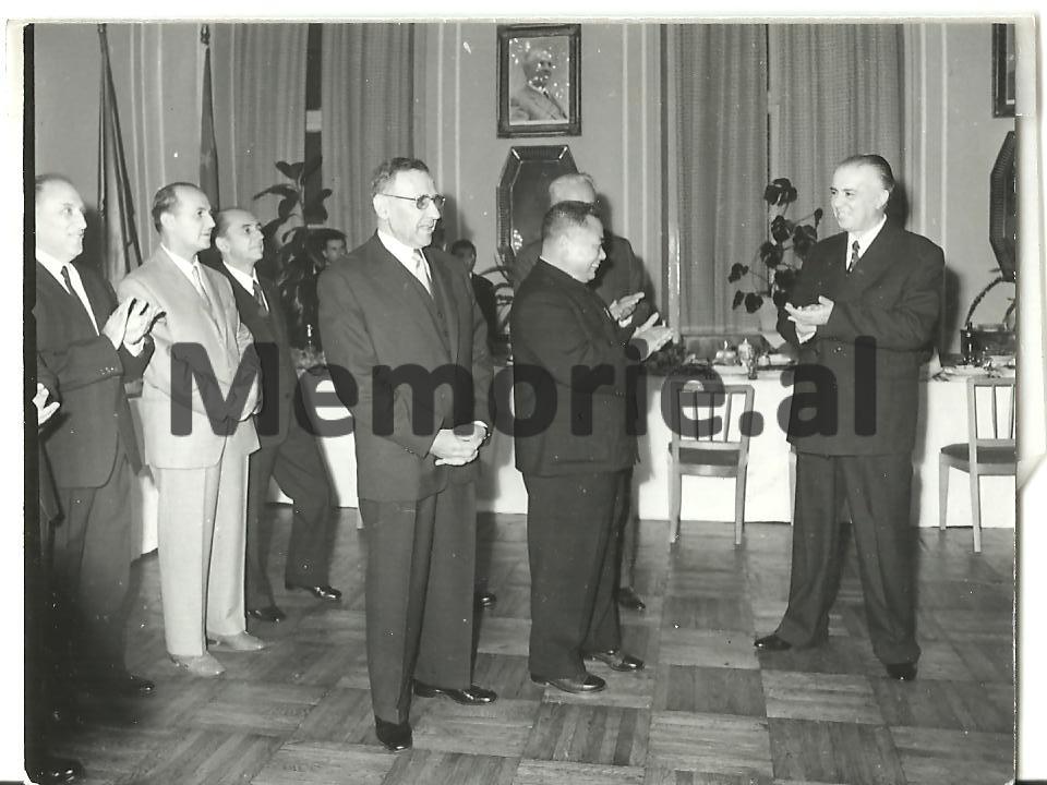 Dnepropetrovskda savdosiz jinsiy aloqa Porno video onlayn