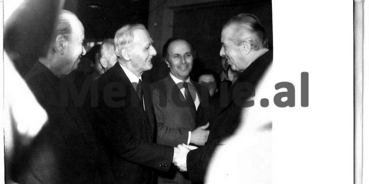 “Piktorët Maks Velo, Bakalli, Gjergo, Oseku dhe Shima, tablo me ndikime të huaja dhe…”/ Letra e Hamit Beqes për Ramizin: Në dosje kemi materiale që mund t’ja japim shokut Enver