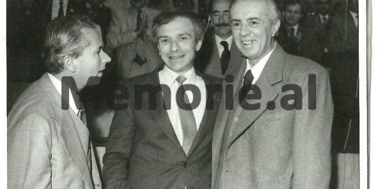 “Grupi i agjentëve polakë’, në ’75-ën ishte hakmarrje e Enverit ndaj Gomulkës, por ndërhyri Hysni Kapo që tha…”/ Dëshmia e rrallë e ish-ambasadorit