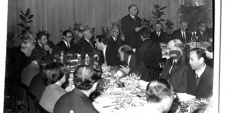 “Si e shoqërova për 12 vite krye-komunistin e Polonisë, që rrinte ilegalisht në vila sekrete, ku vinin Enveri, Hysniu, Ramizi dhe…”/ Dëshmia e rrallë e përkthyesit