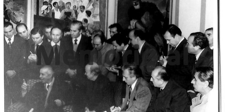 Diskutimi i Enverit në Byro: “Aktorja e re shqiptare, pa folur fare, me sytë e saj flet shumë dhe e lë në bisht të urës Brixhit Bardonë, kurse Prosi dhe Ndrenika…”