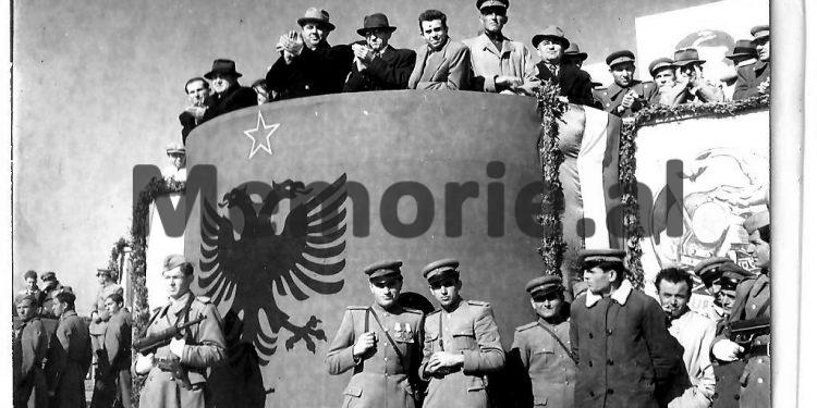 “Enveri ndiqte gjyqin nga zyra e tij dhe na tha: dënoheni ju gjeneral Dali Ndreun e Lirinë, se do i fali Partia’, por…”/ Dëshmia e rrallë e ish-nënkryetarit të Gjykatës së Lartë