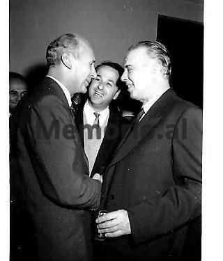 “Si e shoqërova për 12 vite krye-komunistin e Polonisë, që rrinte ilegalisht në vila sekrete, ku vinin Enveri, Hysniu, Ramizi dhe…”/ Dëshmia e rrallë e përkthyesit