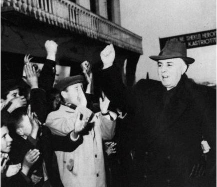 “Muzeu i Skënderbeut mos të jetë aty si çiban, as si kullë, ç’mund të marrim nga kullat, por të bëhet si shtëpia e Zekatëve, pasi…”/ Fjala e Enverit në Byro