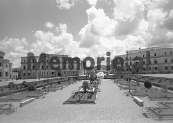 Zbulohet plani rregullues i Tiranës i vitit 1953, i arkitektit Gani Strazimiri dhe dy rusëve: Nga Sheshi “Skënderbej”, ‘Pallati i Qeverisë’, ‘Muzeu Nacional’, ‘Teatri i madh i dramës”, etj.