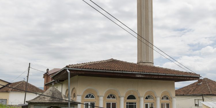 Biseda e Enverit: “Për të prishur një xhami, në asnjë mënyrë s’duhet me u acaru me popullin, mos provokoni, po se shembët sot…”