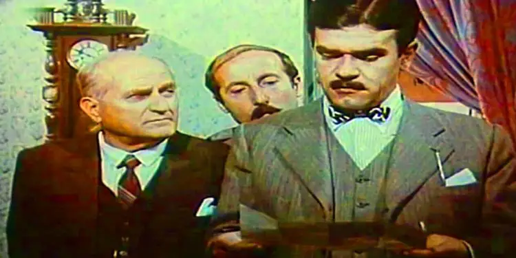 Diskutimi i Enverit në Byro: “Aktorja e re shqiptare, pa folur fare, me sytë e saj flet shumë dhe e lë në bisht të urës Brixhit Bardonë, kurse Prosi dhe Ndrenika…”