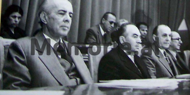 Hysni Kapo: “Në Teatër ka njerëz me lakra në kokë’,… Manush Myftiu: ‘Sherri Mita me baba të arratisur, drama e tij me frymë social-demokrate, prandaj’…”