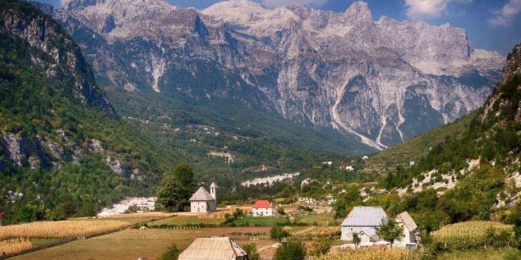 “Në pranverën e 1916-ës, isha çdo ditë mes fshatarëve të Dukagjinit që jepnin shpirt nga epidemia e kolerës, ku vdiqën 575 vetë dhe…”/ Kujtimet e At Anton Harapit