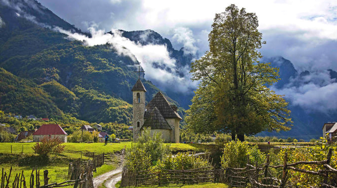 “Në pranverën e 1916-ës, isha çdo ditë mes fshatarëve të Dukagjinit që jepnin shpirt nga epidemia e kolerës, ku vdiqën 575 vetë dhe…”/ Kujtimet e At Anton Harapit
