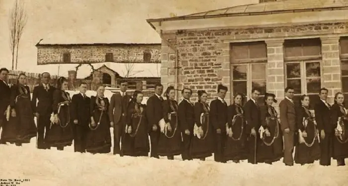 “Manastiri i Shën Naumit, Poradeci mbi liqenin e kristaltë dhe kostumet e grave të bukura të Dardhës, si tonat në Val d’Aosta,….”/ Reportazhi i panjohur i studiuesit italian