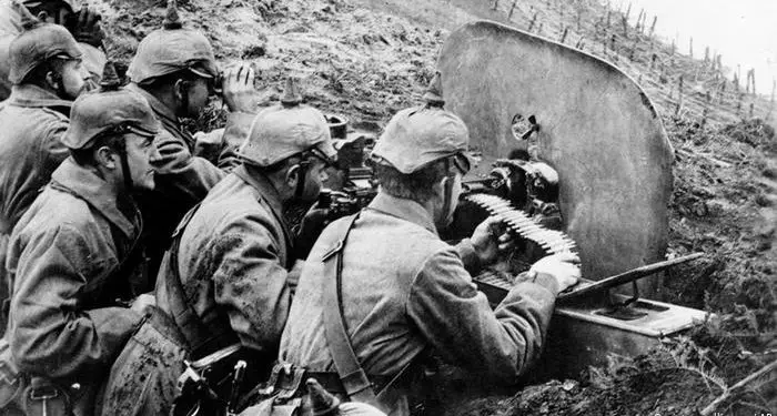 “Ushtarët serbë të mbushur me morra, me rroba të shqyera dhe pa këpucë, i dorëzonin armët për një pulë apo gjel deti, dhe…”/ Dëshmia e gjeneralit Italian, Emilio Bertotti