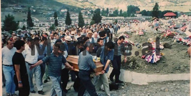 “Nata në vilën me xhaxhanë e vdekur dhe varrimin të nesërmen…”/ Dëshmia e nipit të ish-kryeministrit Shehu edhe për misterin e katër vetëvrasjeve në shtëpinë e tyre